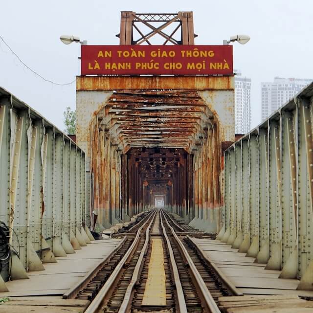 a photo of train tracks at Long Bien Bridge, Vietnam